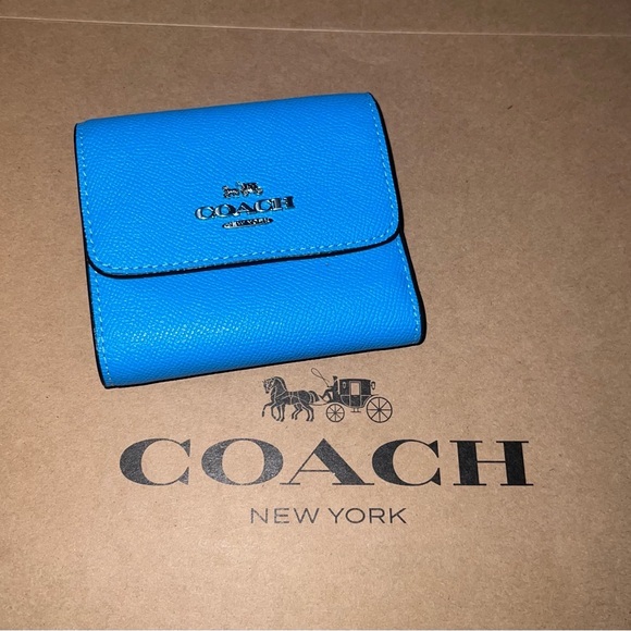 NWT COACH Women’s Trifold Wallet Electric Blue Crossgrain Leather - Picture 1 of 7